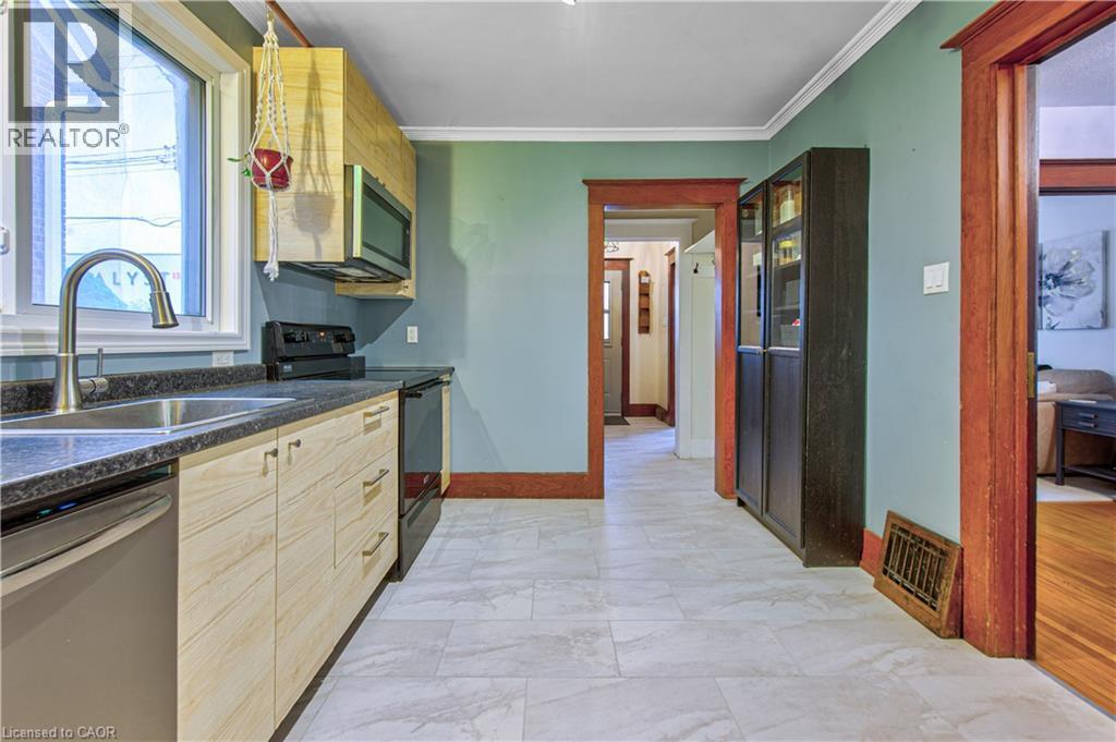 156 Glasgow Street, Kitchener, ON - Indoor Photo Showing Kitchen