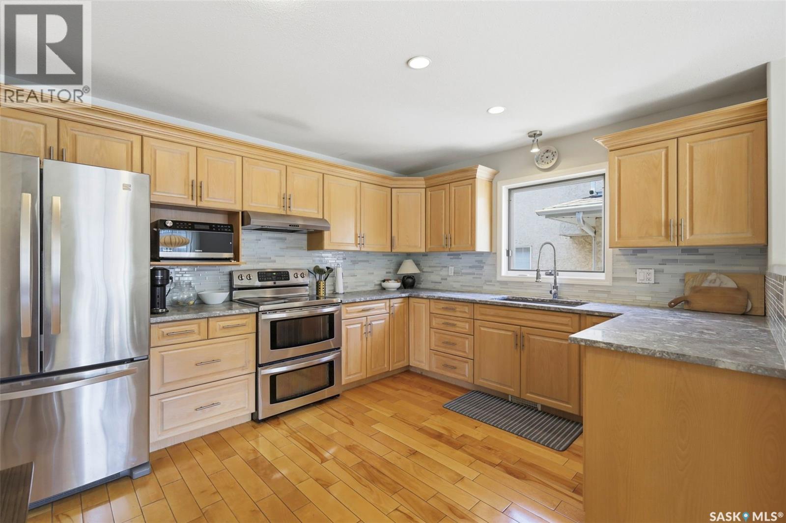 901 9Th Street E, Saskatoon, SK - Indoor Photo Showing Kitchen