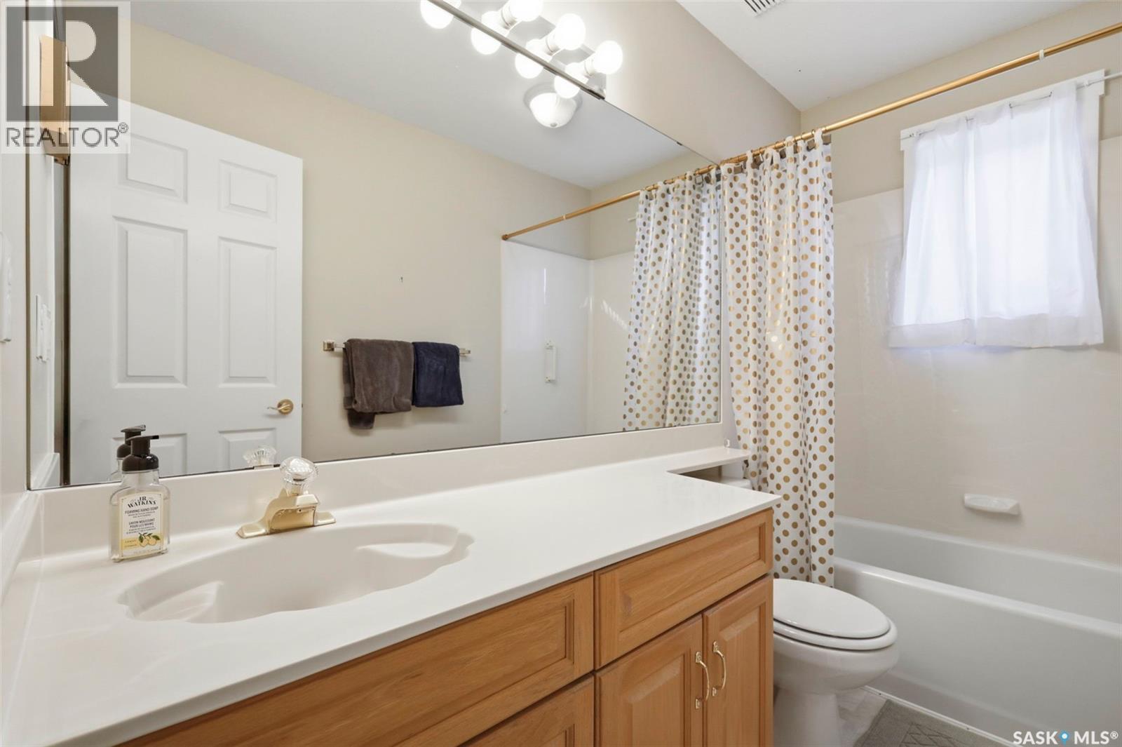 901 9Th Street E, Saskatoon, SK - Indoor Photo Showing Bathroom