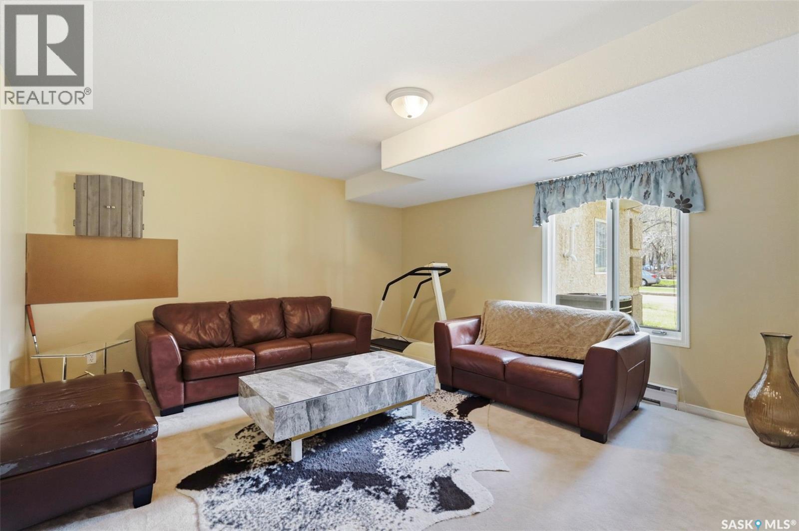 901 9Th Street E, Saskatoon, SK - Indoor