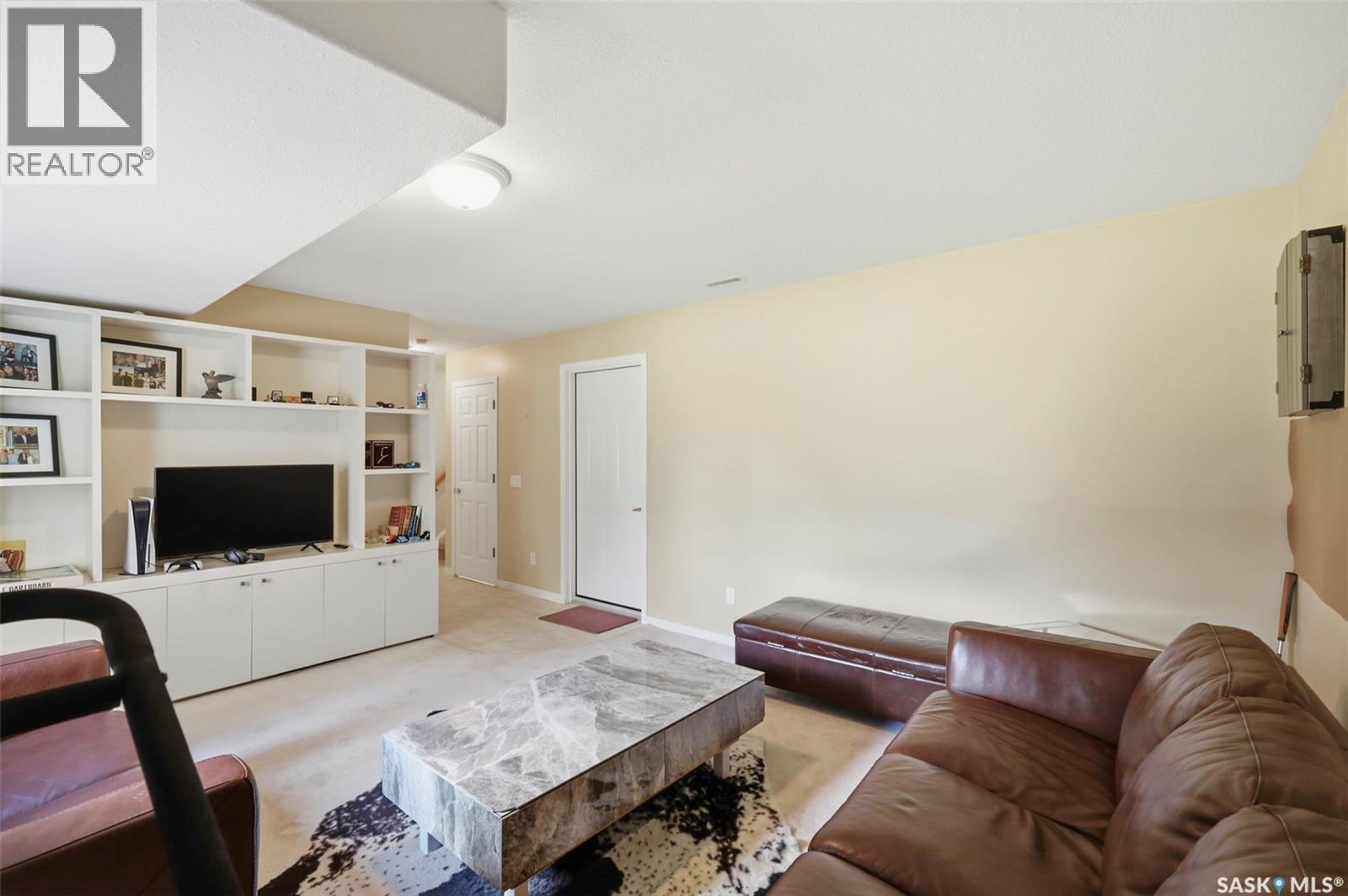901 9Th Street E, Saskatoon, SK - Indoor Photo Showing Living Room