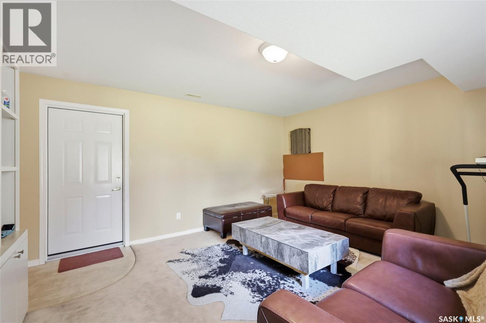 901 9Th Street E, Saskatoon, SK - Indoor