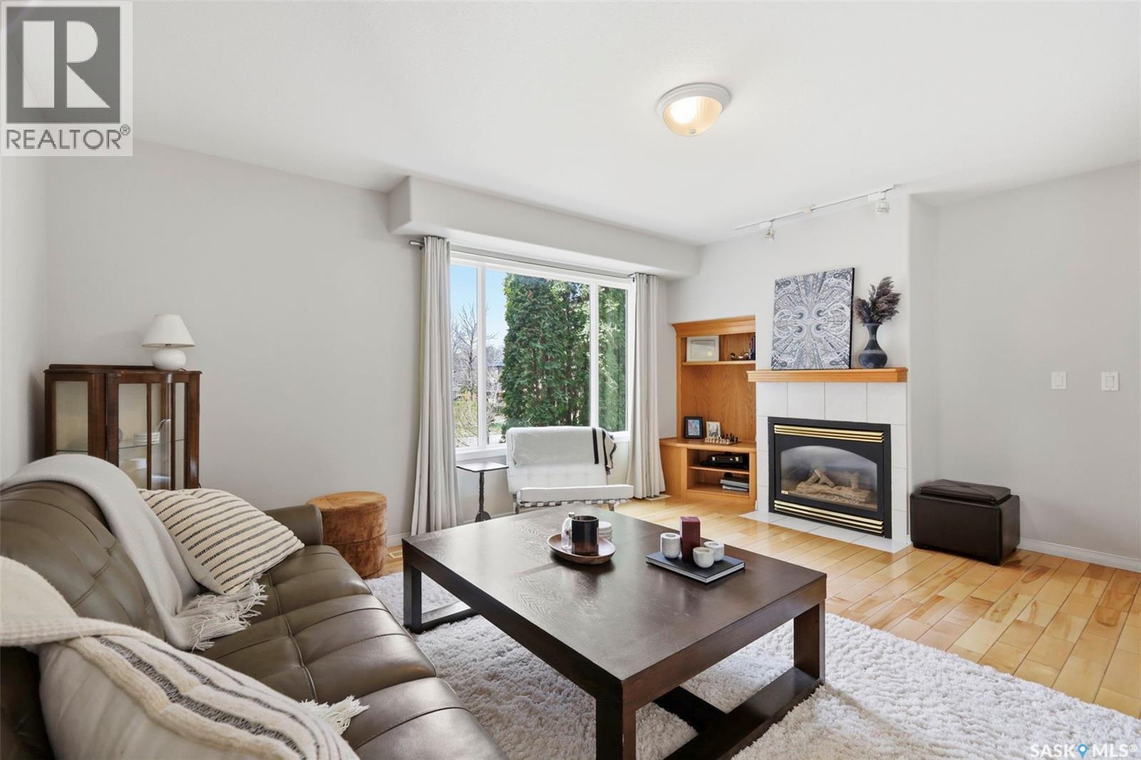 901 9Th Street E, Saskatoon, SK - Indoor Photo Showing Living Room With Fireplace