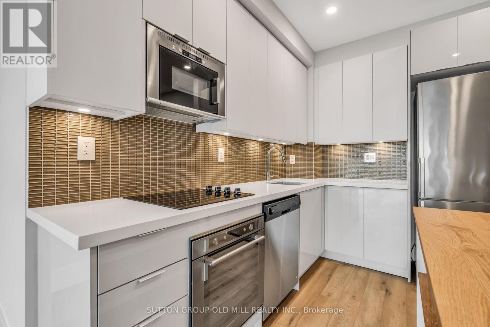 401 - 2916 Highway 7, Vaughan, ON