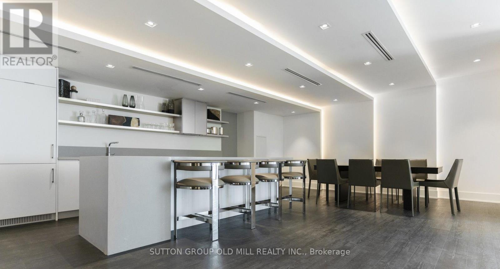 401 - 2916 Highway 7, Vaughan, ON