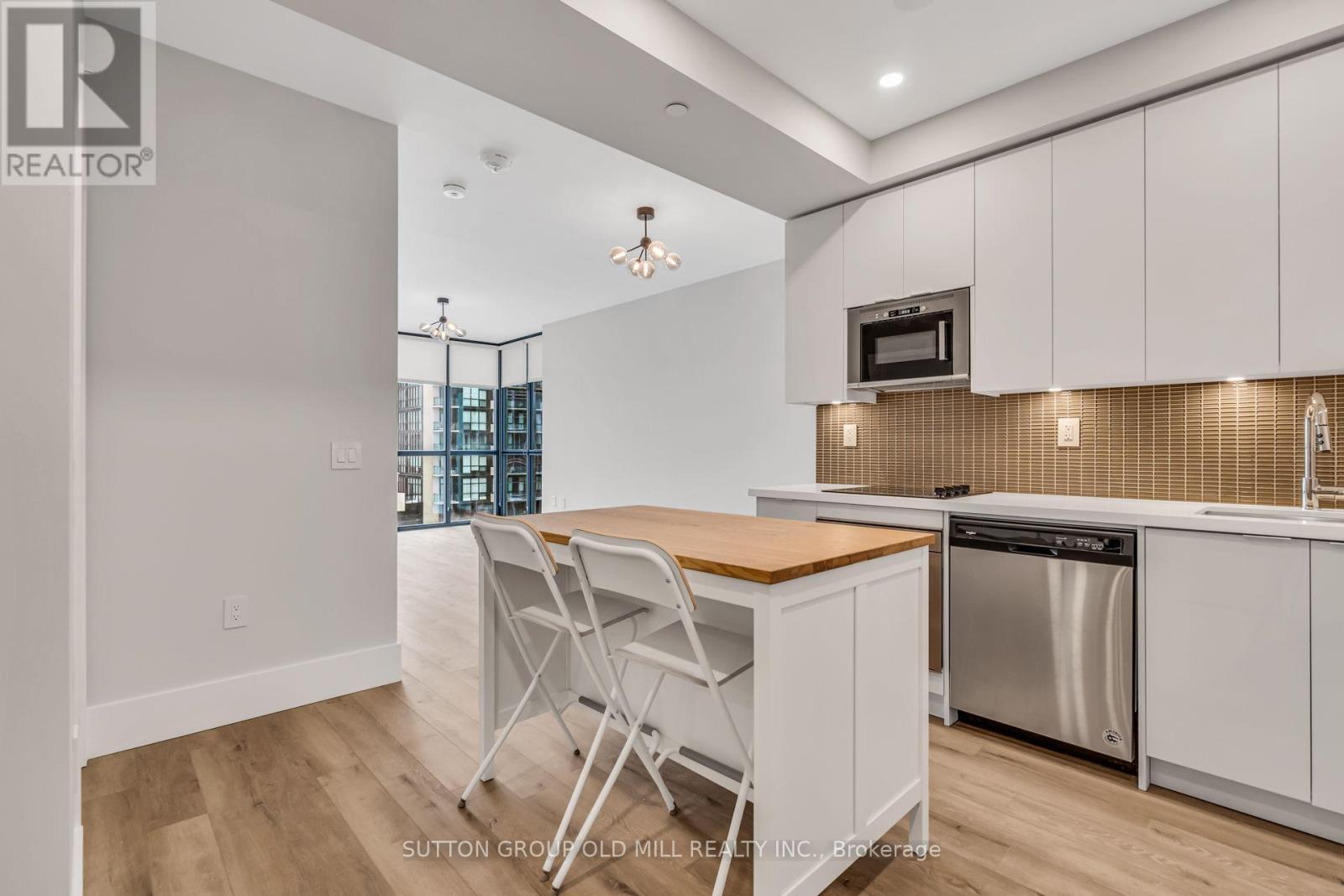 401 - 2916 Highway 7, Vaughan, ON