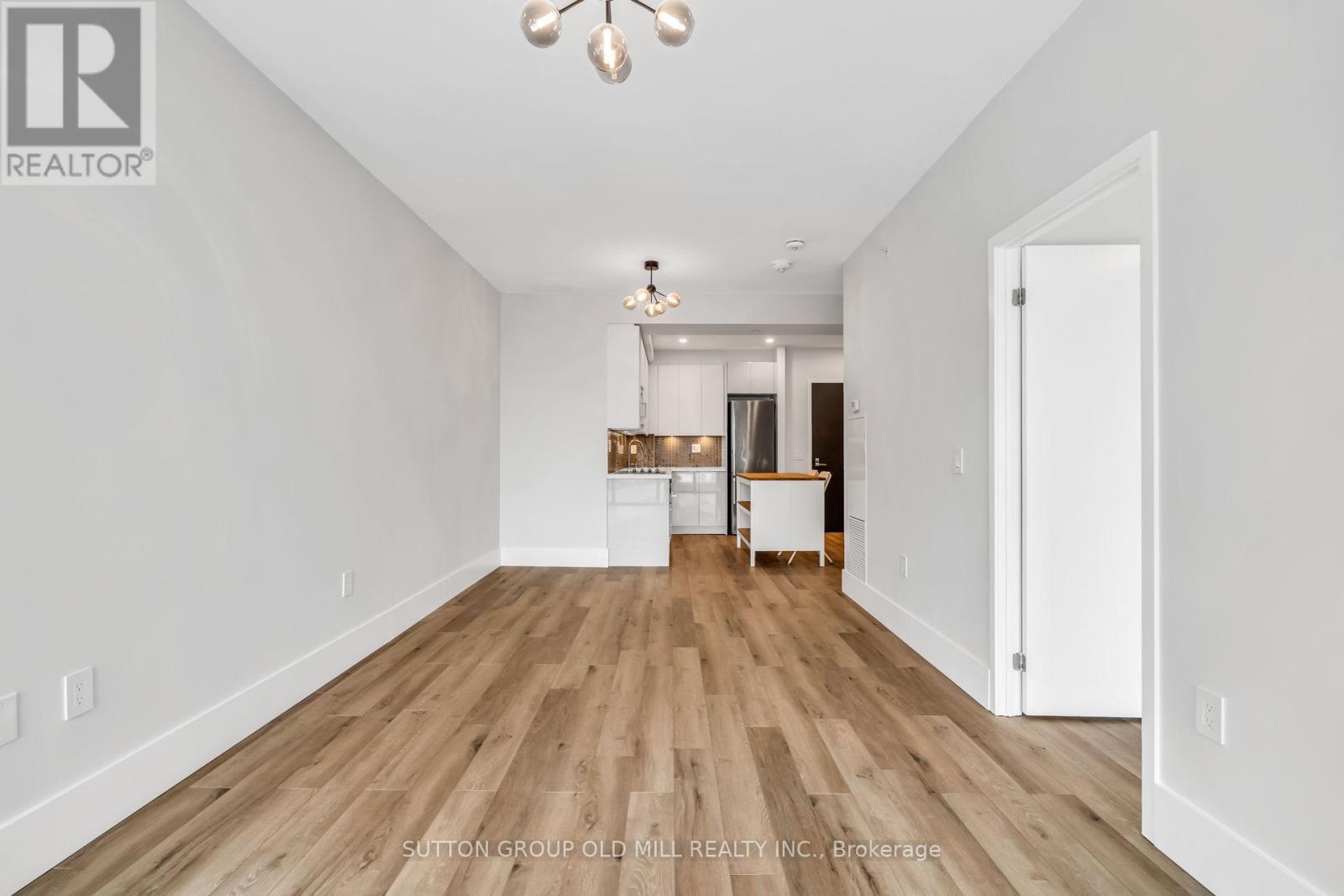 401 - 2916 Highway 7, Vaughan, ON