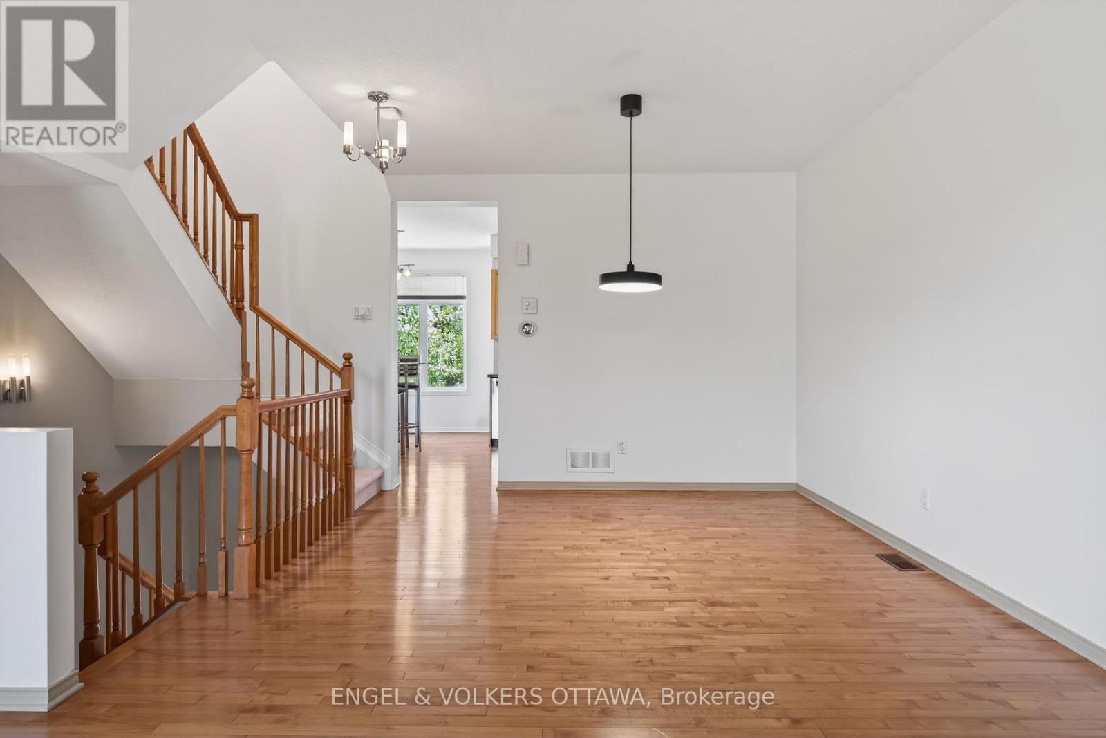 27 Briarway Private, Ottawa, ON - Indoor Photo Showing Other Room