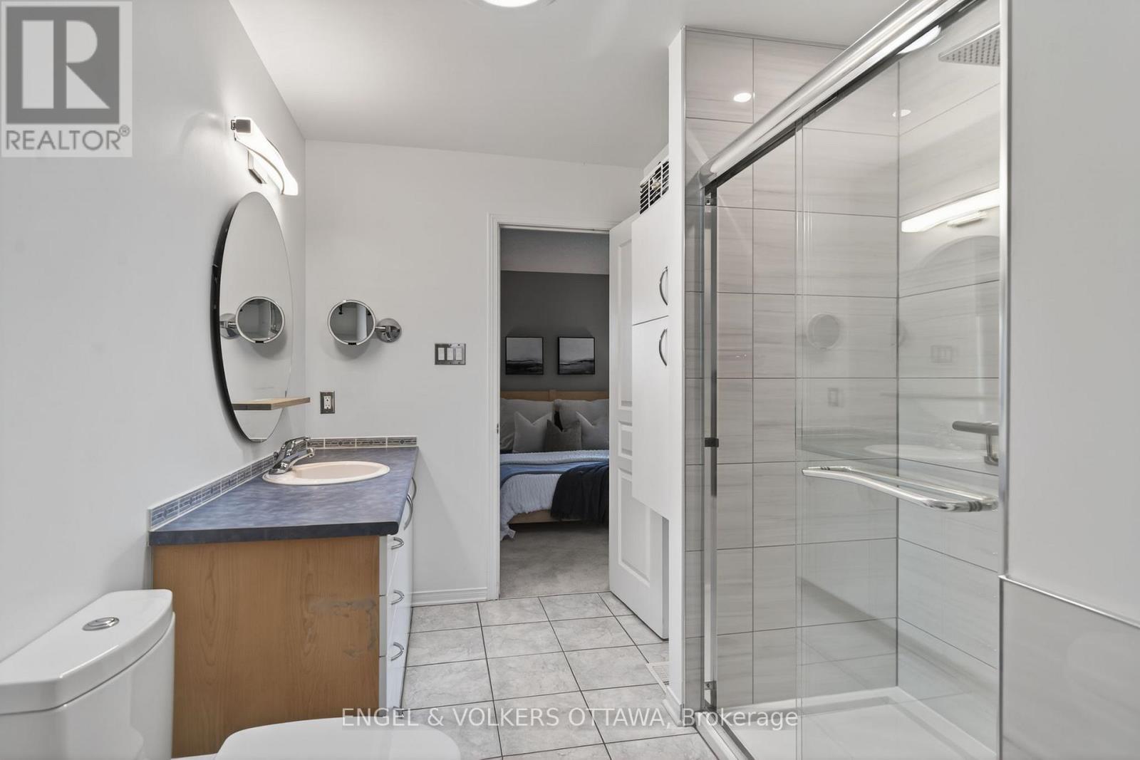27 Briarway Private, Ottawa, ON - Indoor Photo Showing Bathroom
