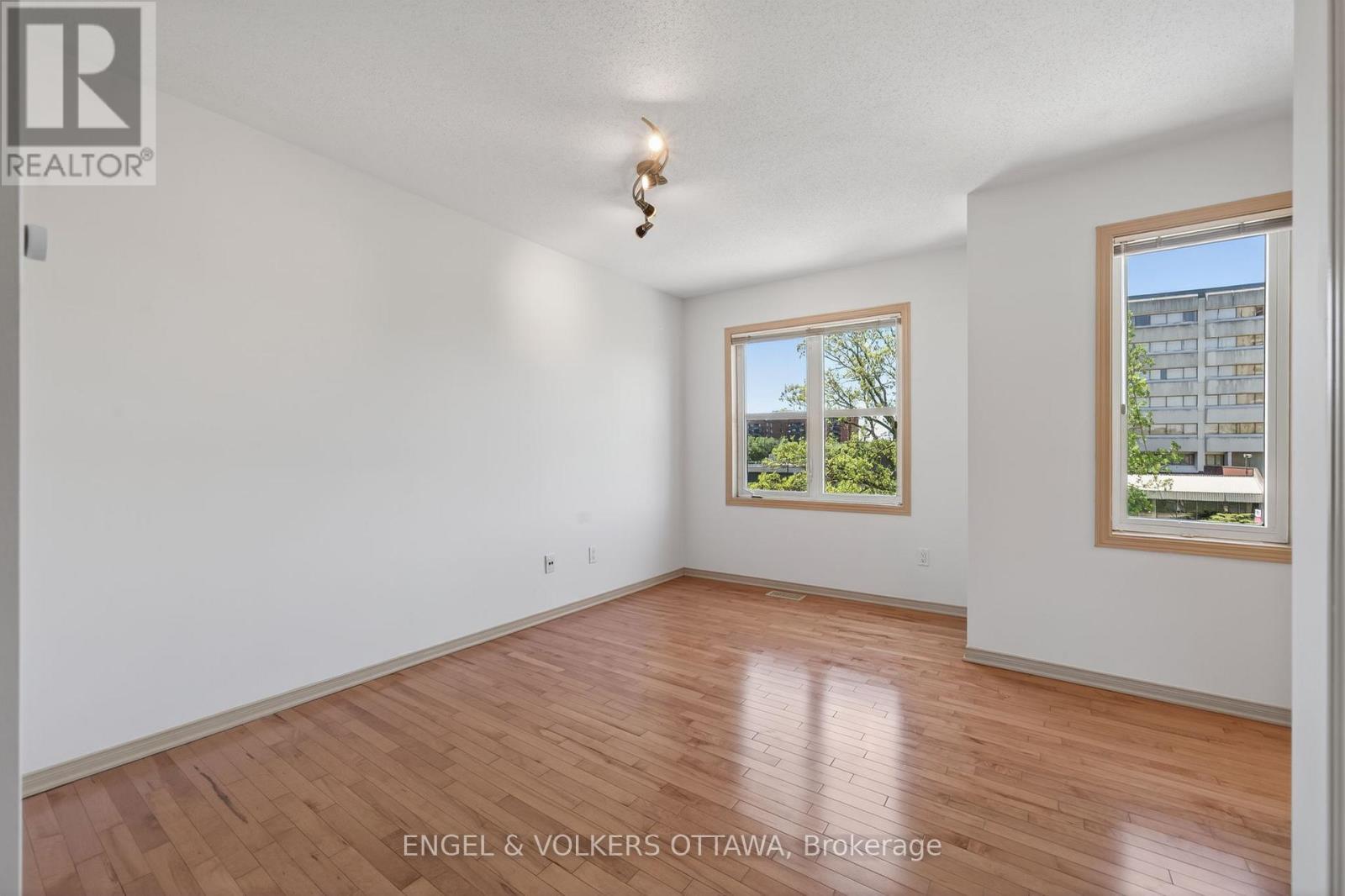27 Briarway Private, Ottawa, ON - Indoor Photo Showing Other Room