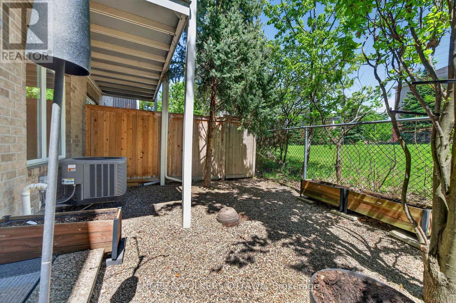 Rear yard - 27 Briarway Private, Ottawa, ON - Outdoor With Exterior