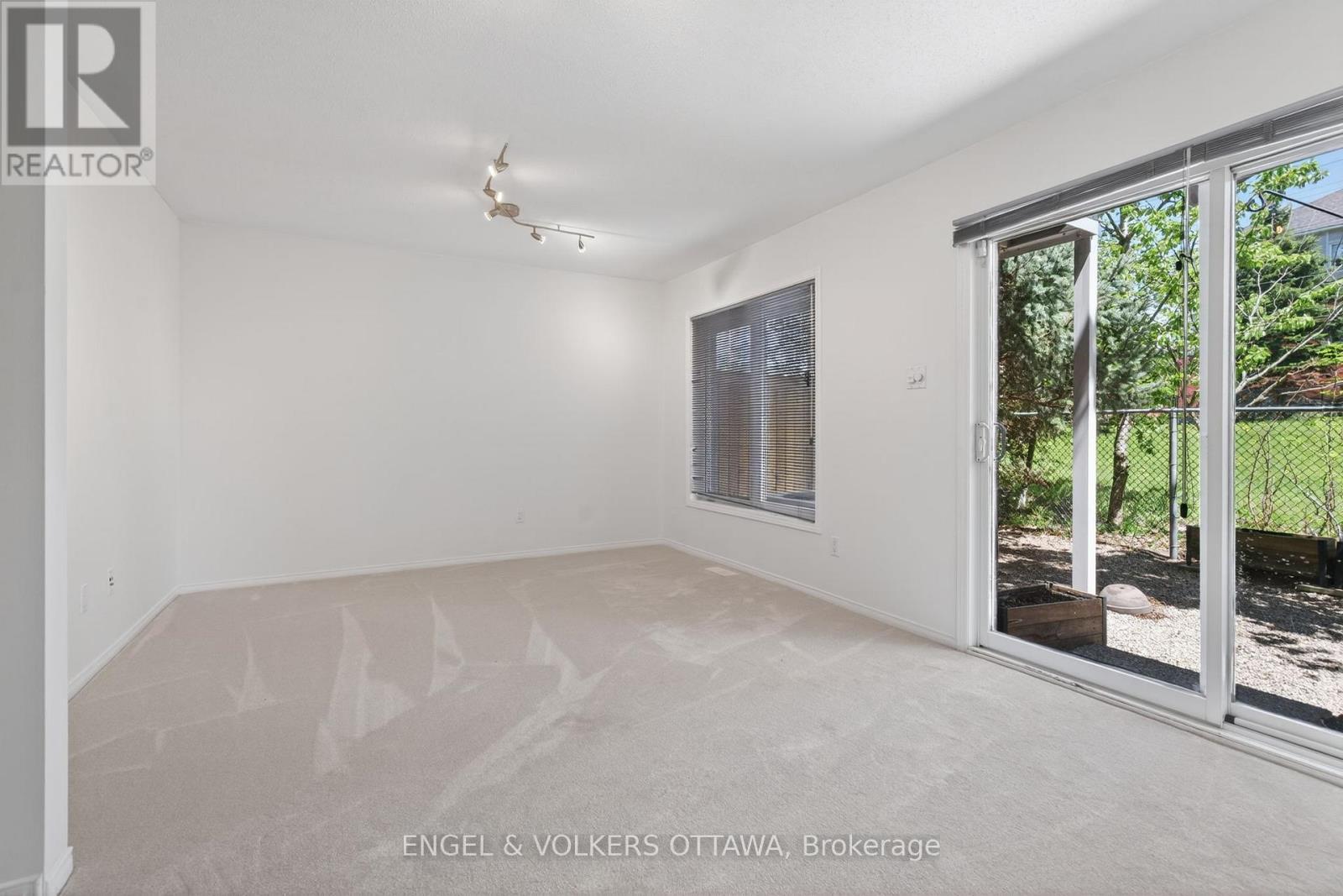 27 Briarway Private, Ottawa, ON - Indoor Photo Showing Other Room