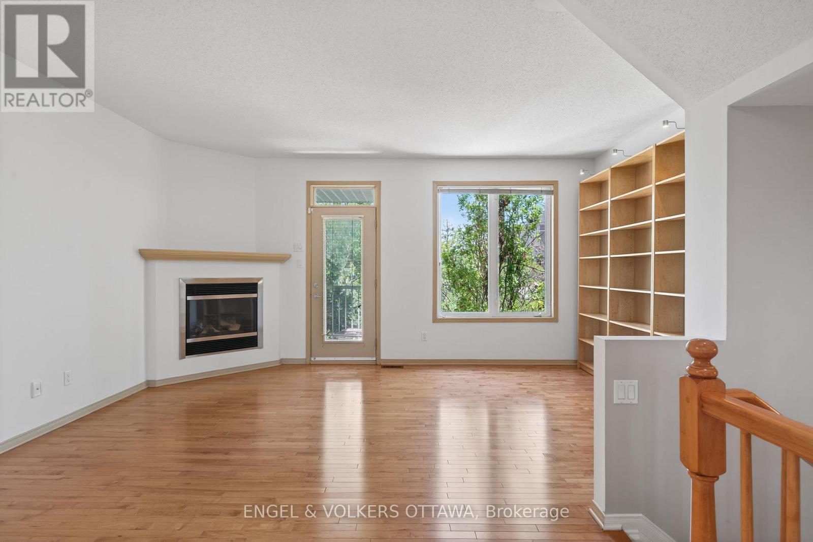 27 Briarway Private, Ottawa, ON - Indoor With Fireplace