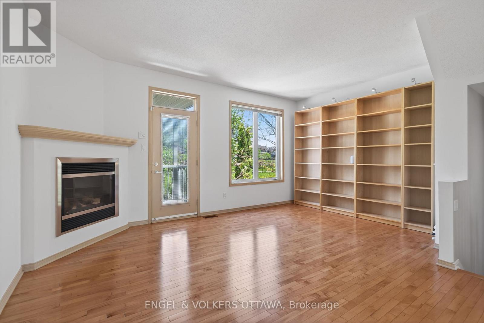 27 Briarway Private, Ottawa, ON - Indoor With Fireplace