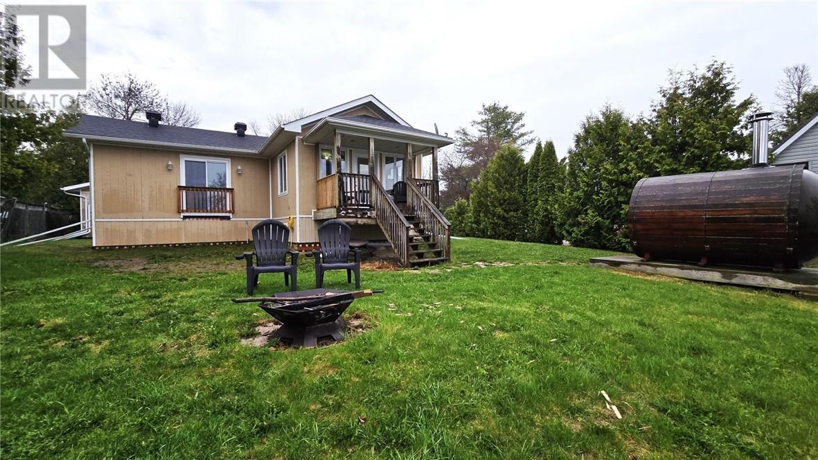 11 Joseph, Chelmsford, ON - Outdoor