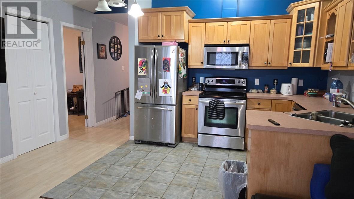 11 Joseph, Chelmsford, ON - Indoor Photo Showing Kitchen With Double Sink