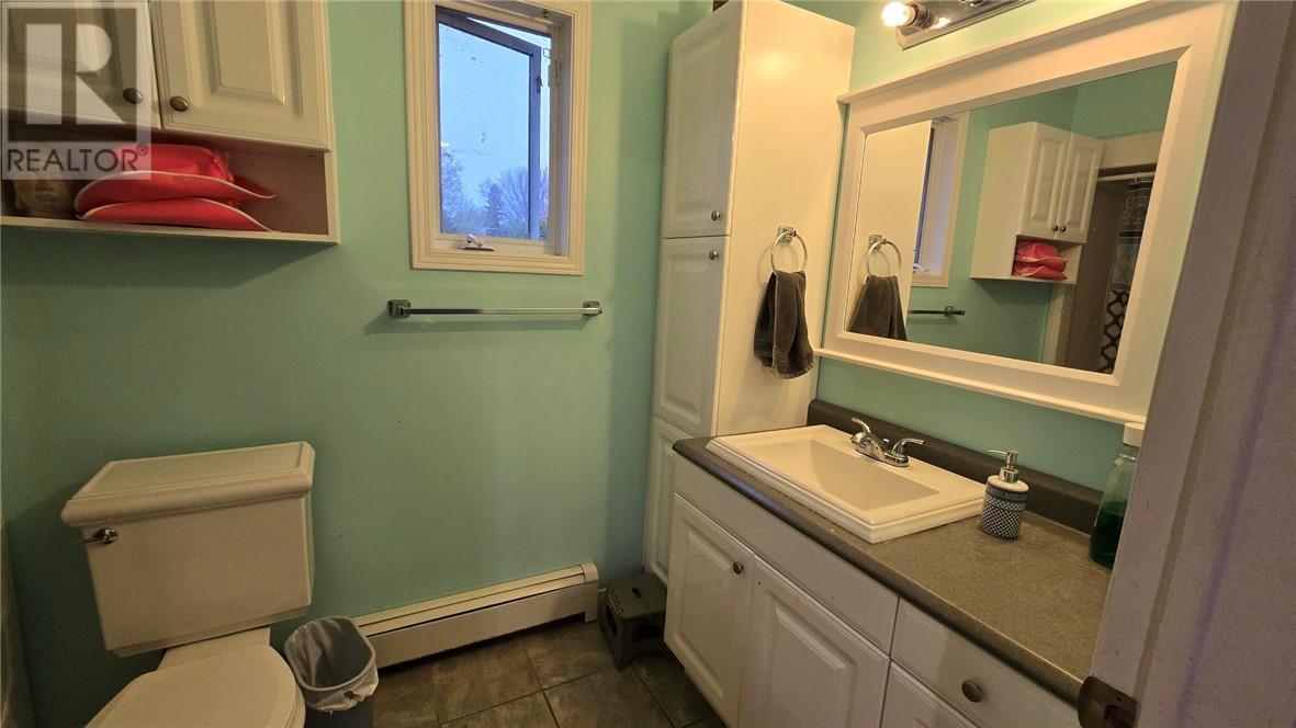 11 Joseph, Chelmsford, ON - Indoor Photo Showing Bathroom
