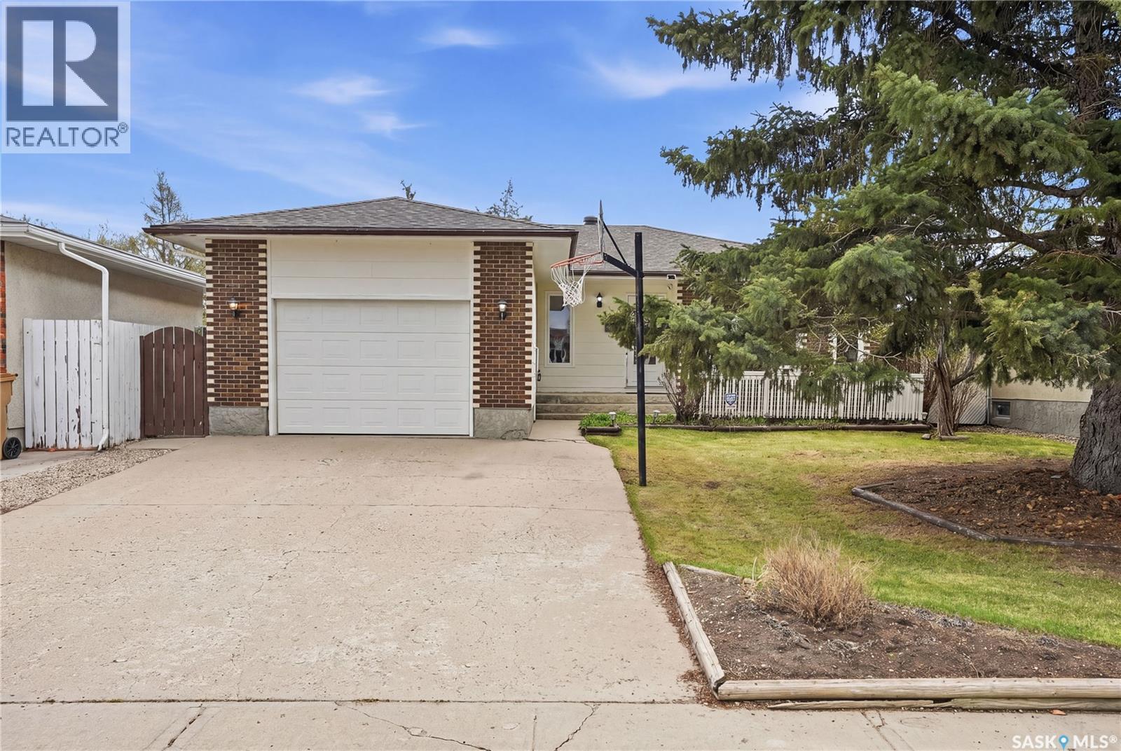 43 Springstein Avenue, Regina, SK - Outdoor