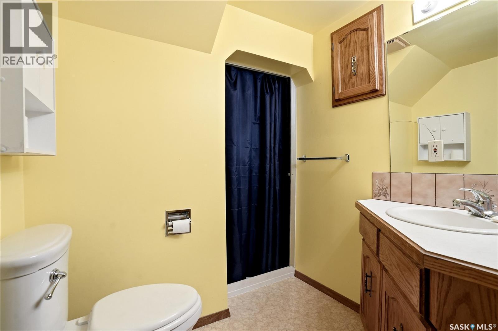 43 Springstein Avenue, Regina, SK - Indoor Photo Showing Bathroom