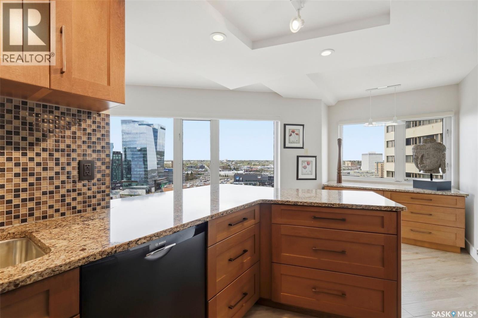 1670 424 Spadina Crescent E, Saskatoon, SK - Indoor Photo Showing Kitchen
