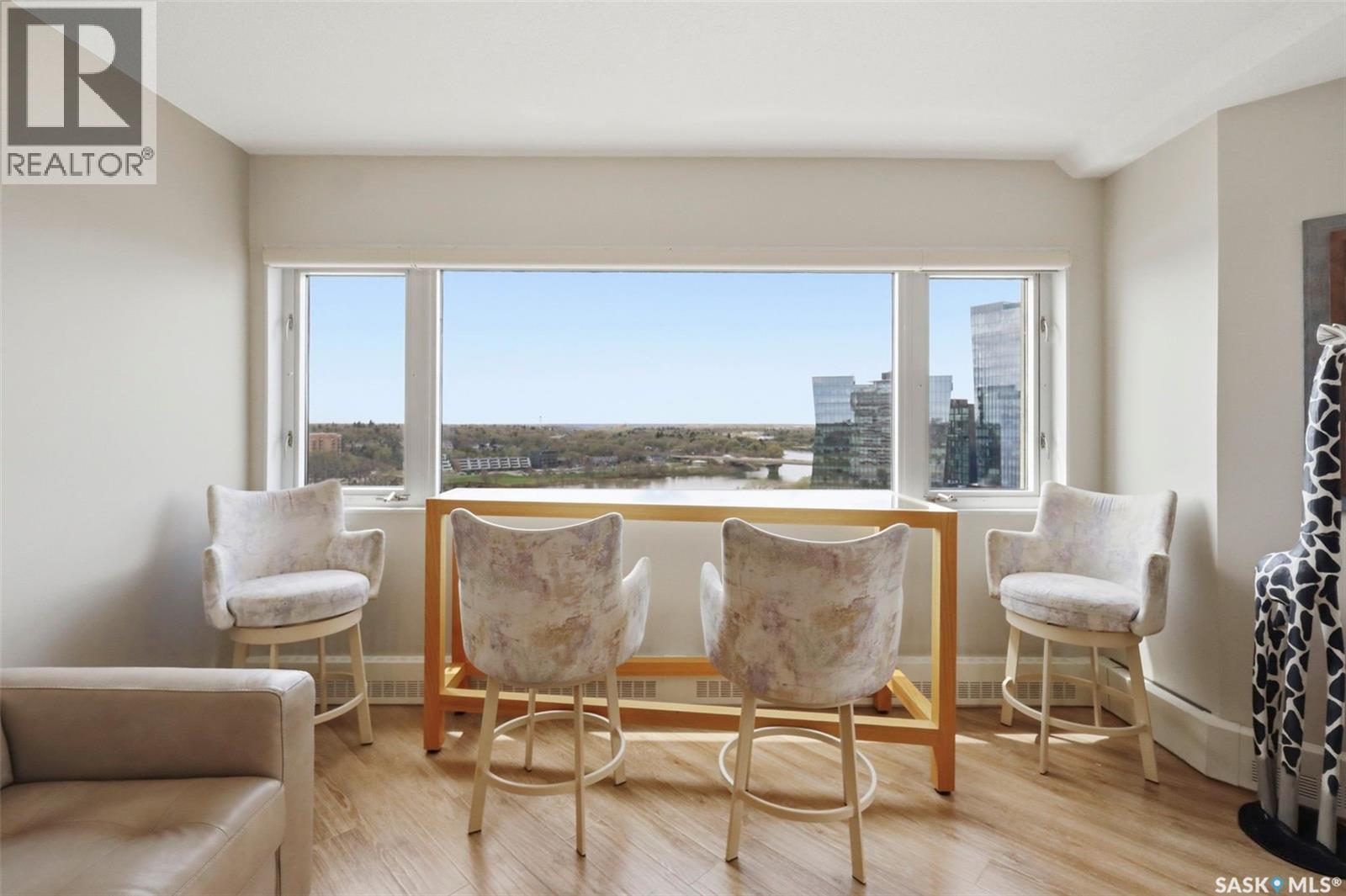 1670 424 Spadina Crescent E, Saskatoon, SK - Indoor Photo Showing Living Room