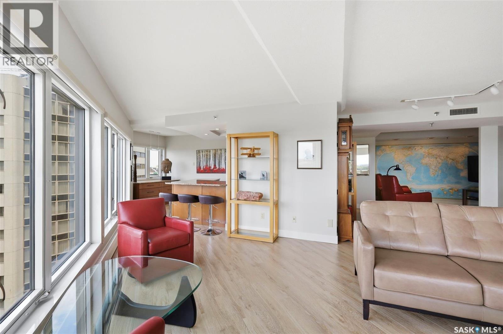 1670 424 Spadina Crescent E, Saskatoon, SK - Indoor Photo Showing Living Room