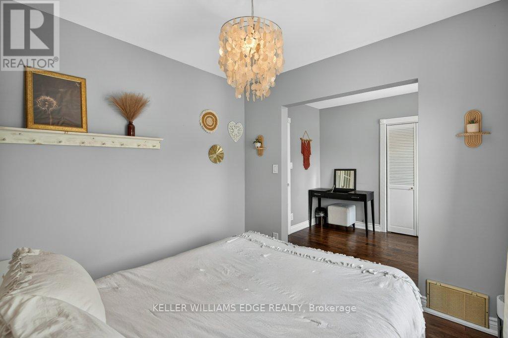 225 Prospect Street S, Hamilton, ON - Indoor Photo Showing Bedroom