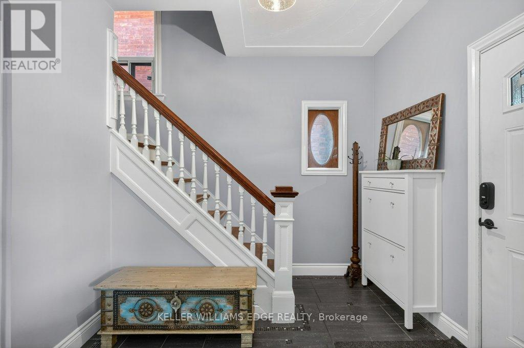 225 Prospect Street S, Hamilton, ON - Indoor Photo Showing Other Room