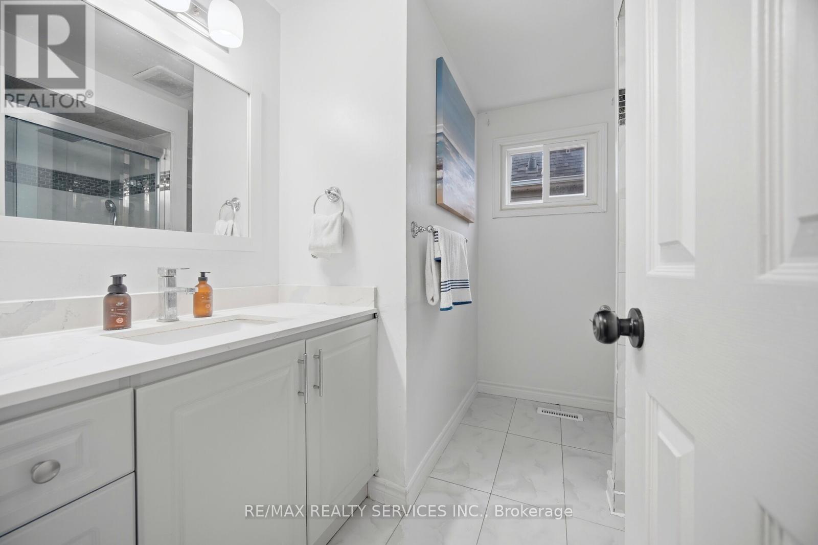 37 Solway Avenue, Brampton, ON - Indoor Photo Showing Bathroom