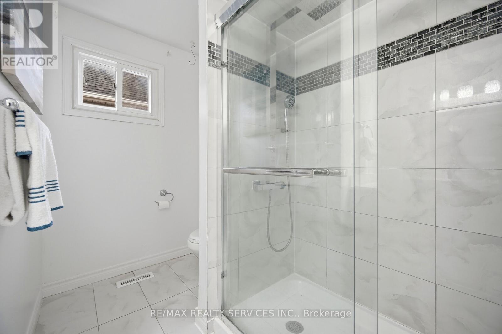 37 Solway Avenue, Brampton, ON - Indoor Photo Showing Bathroom