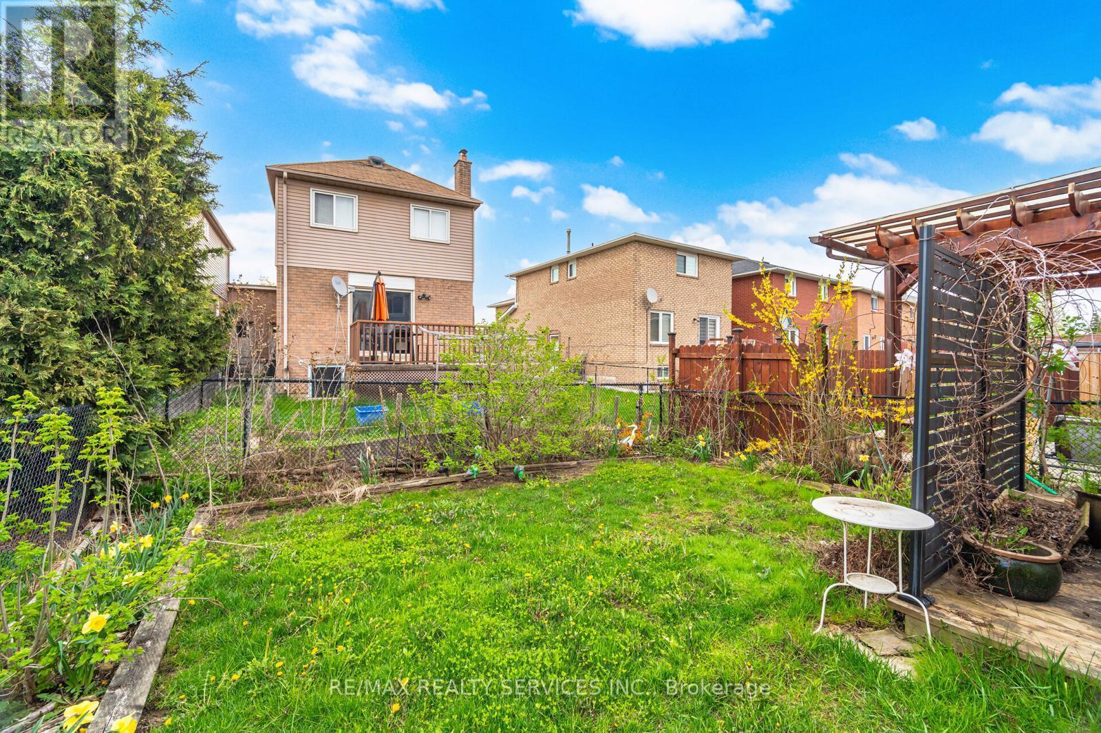 37 Solway Avenue, Brampton, ON - Outdoor