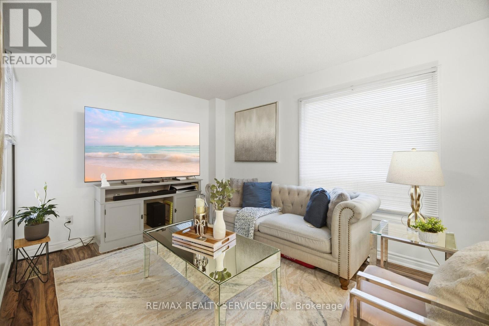 37 Solway Avenue, Brampton, ON - Indoor Photo Showing Living Room