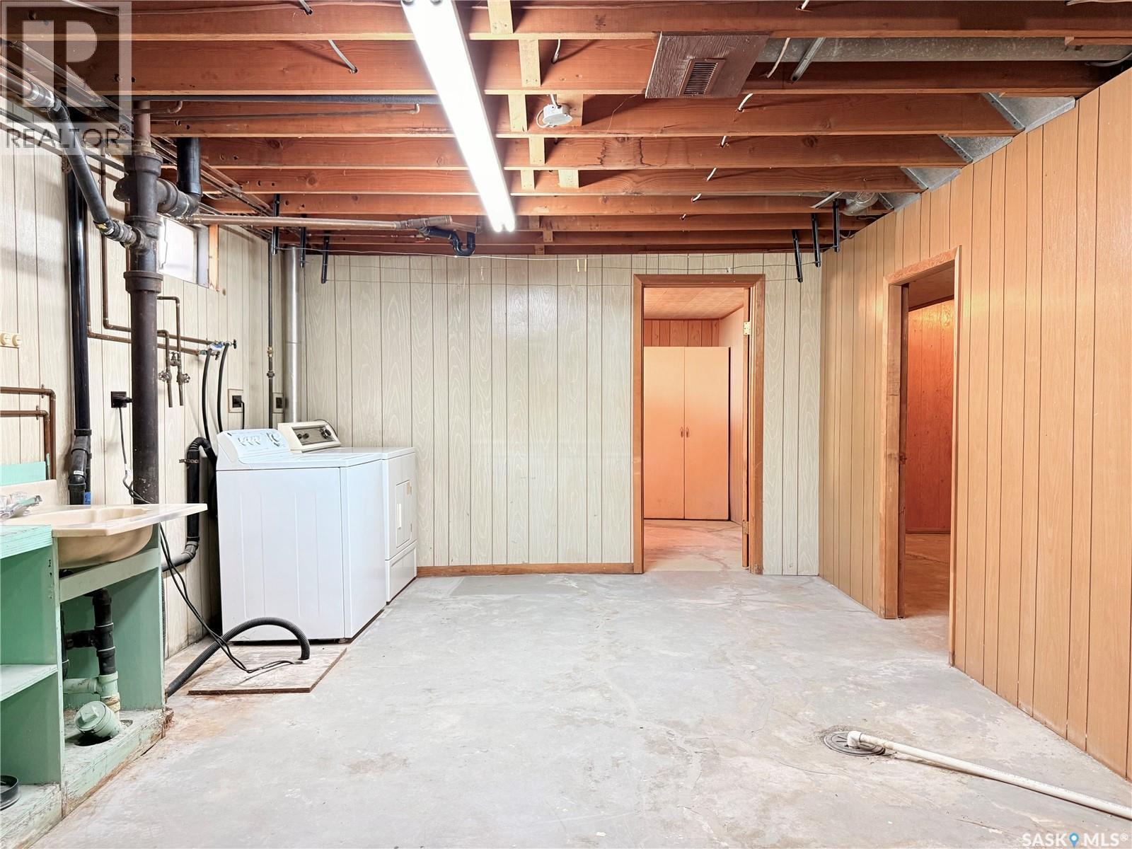201 Ottawa Street, Davidson, SK - Indoor Photo Showing Laundry Room