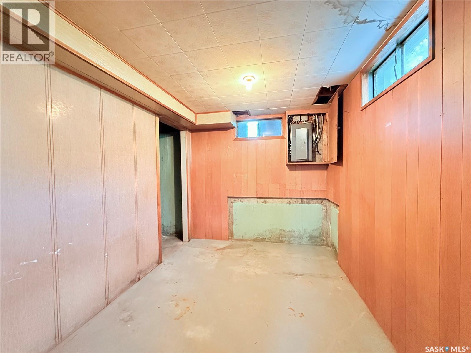 201 Ottawa Street, Davidson, SK - Indoor