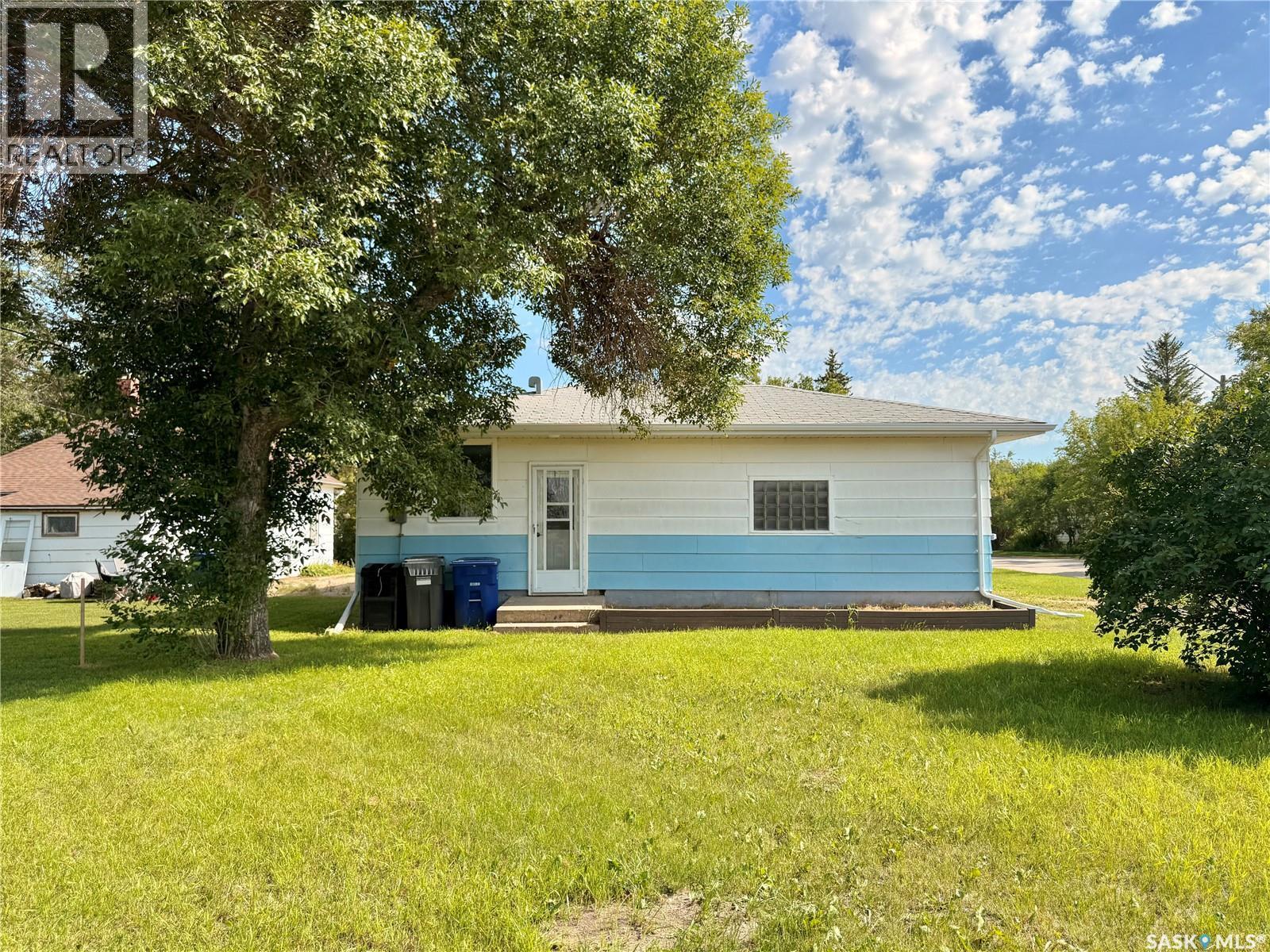 201 Ottawa Street, Davidson, SK - Outdoor