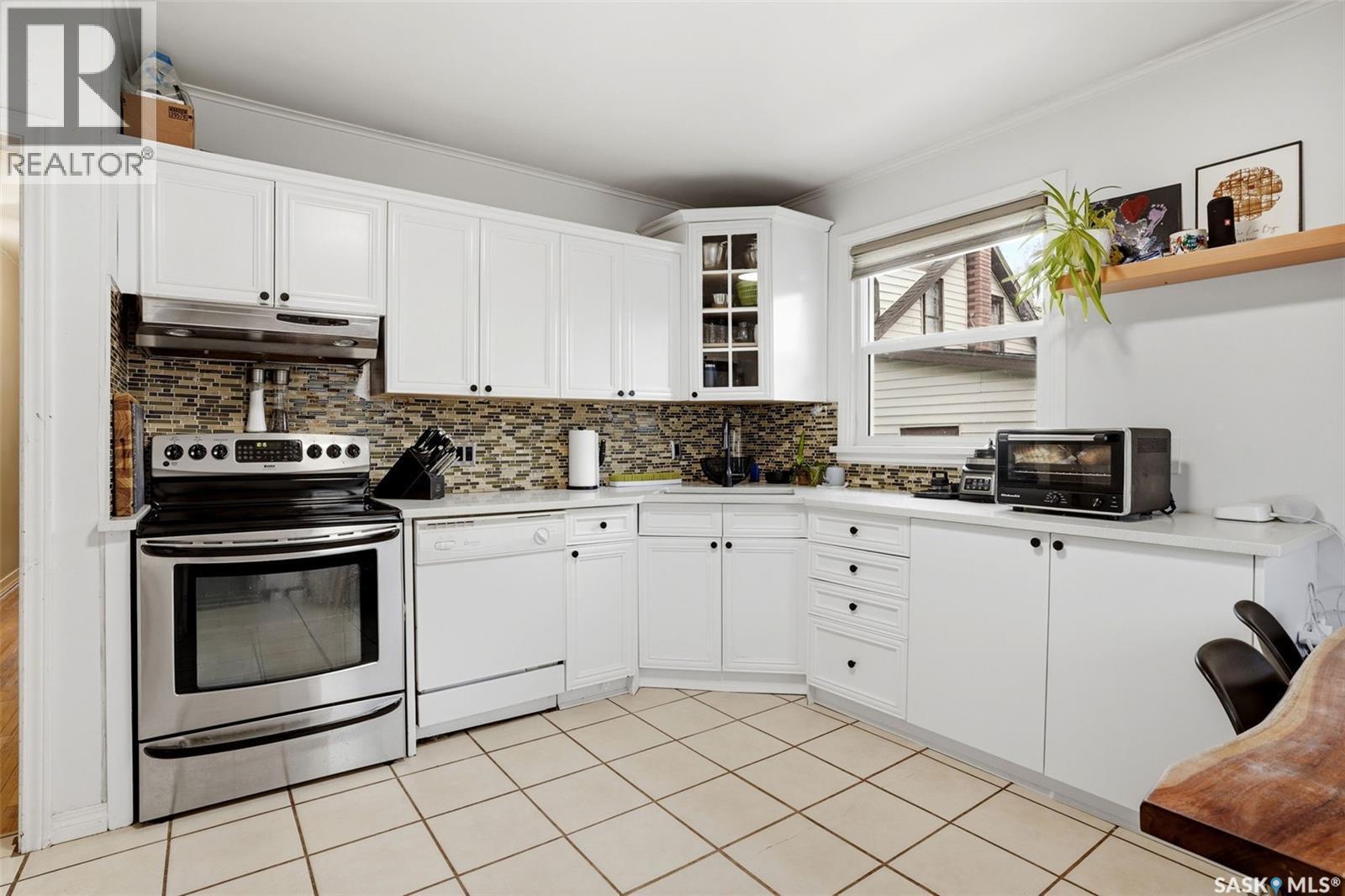 3410 Mccallum Avenue, Regina, SK - Indoor Photo Showing Kitchen