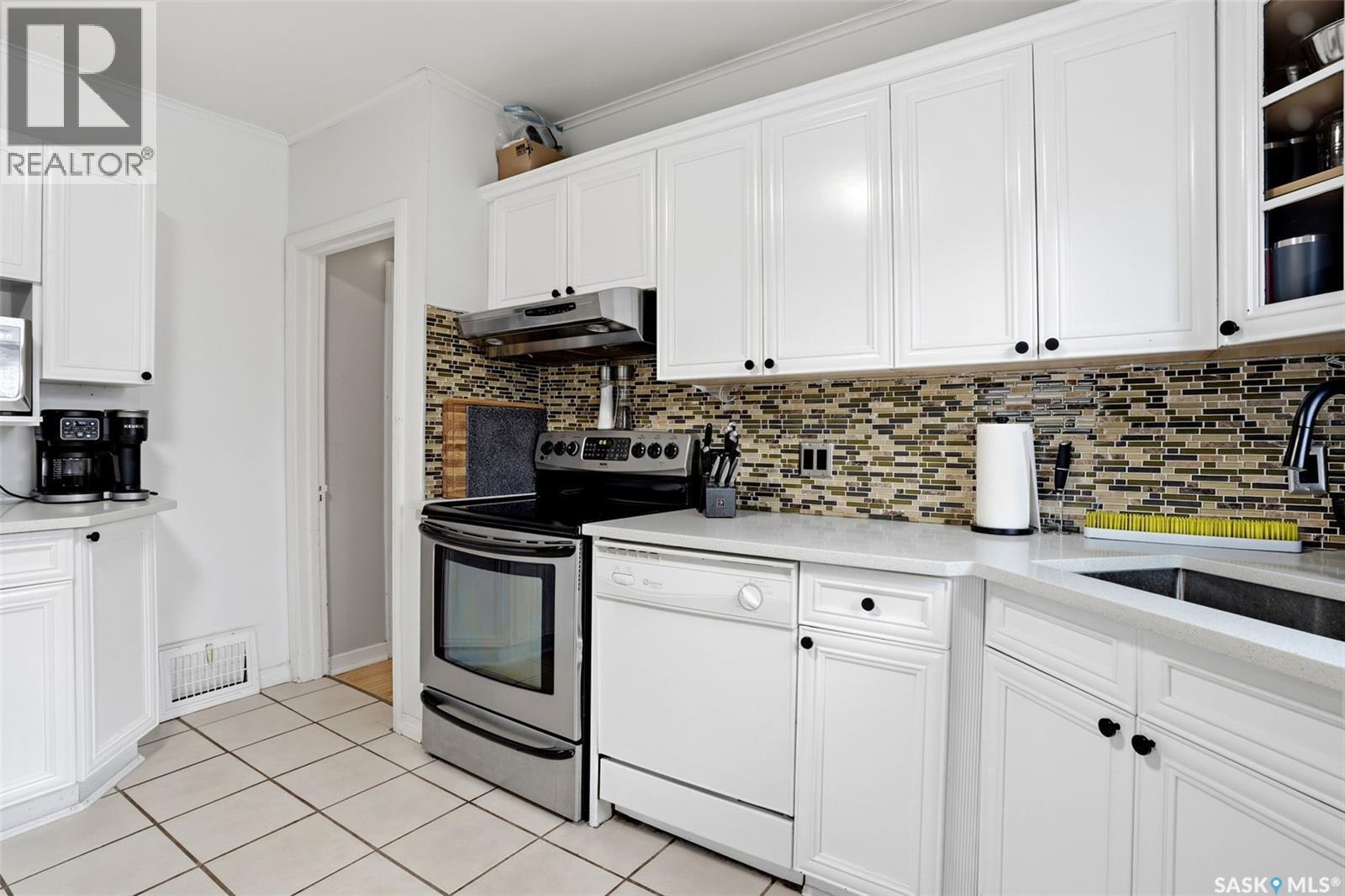 3410 Mccallum Avenue, Regina, SK - Indoor Photo Showing Kitchen