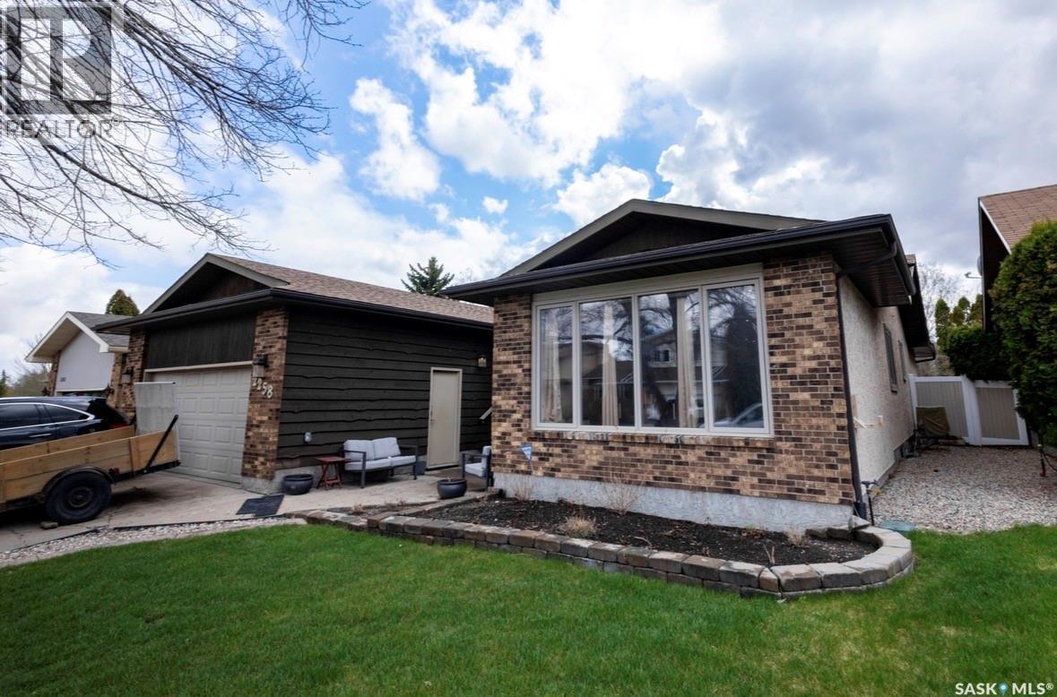2258 Newis Bay E, Regina, SK - Outdoor