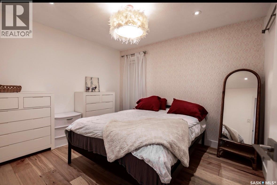 2258 Newis Bay E, Regina, SK - Indoor Photo Showing Bedroom