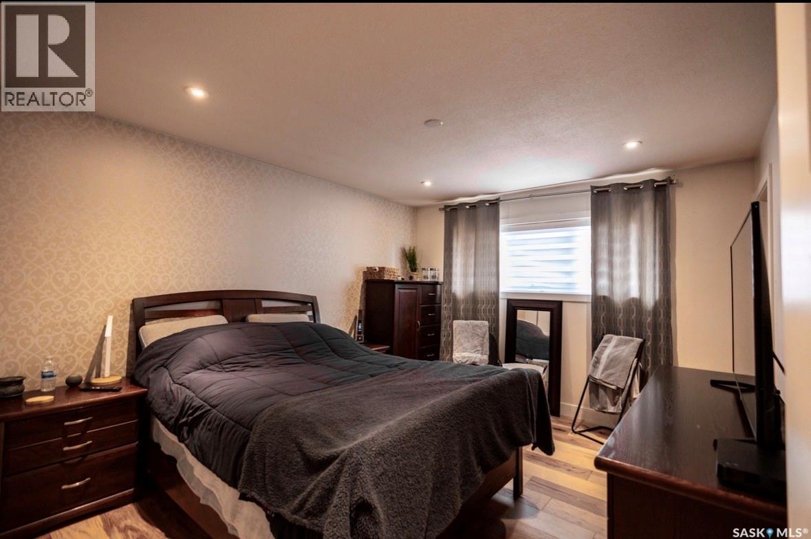 2258 Newis Bay E, Regina, SK - Indoor Photo Showing Bedroom