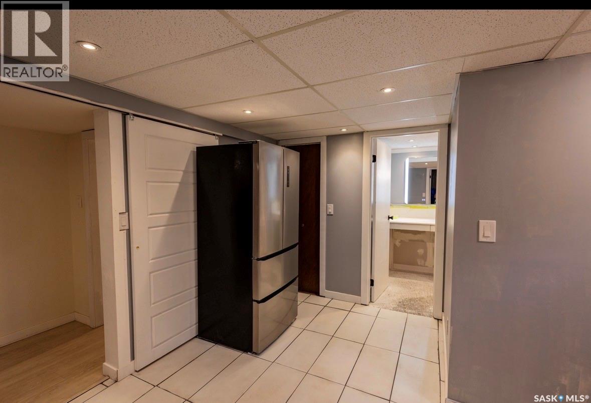 2258 Newis Bay E, Regina, SK - Indoor Photo Showing Other Room