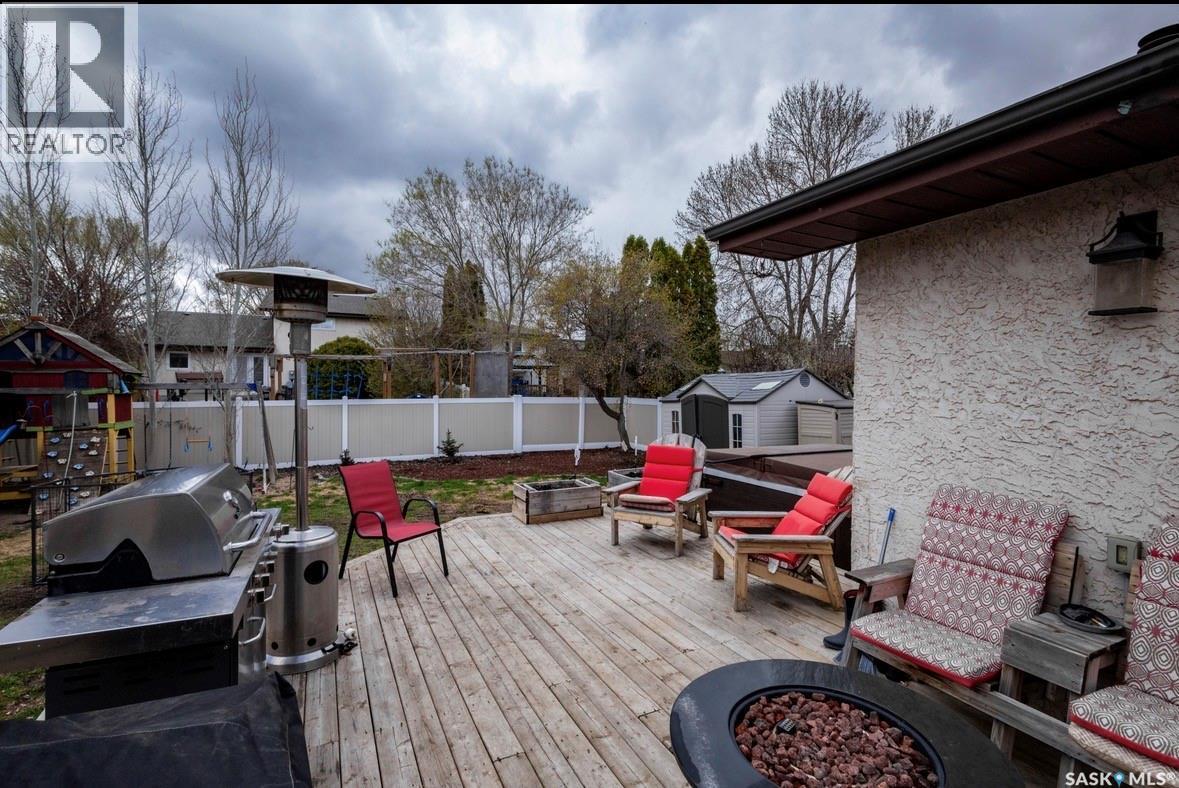 2258 Newis Bay E, Regina, SK - Outdoor With Deck Patio Veranda