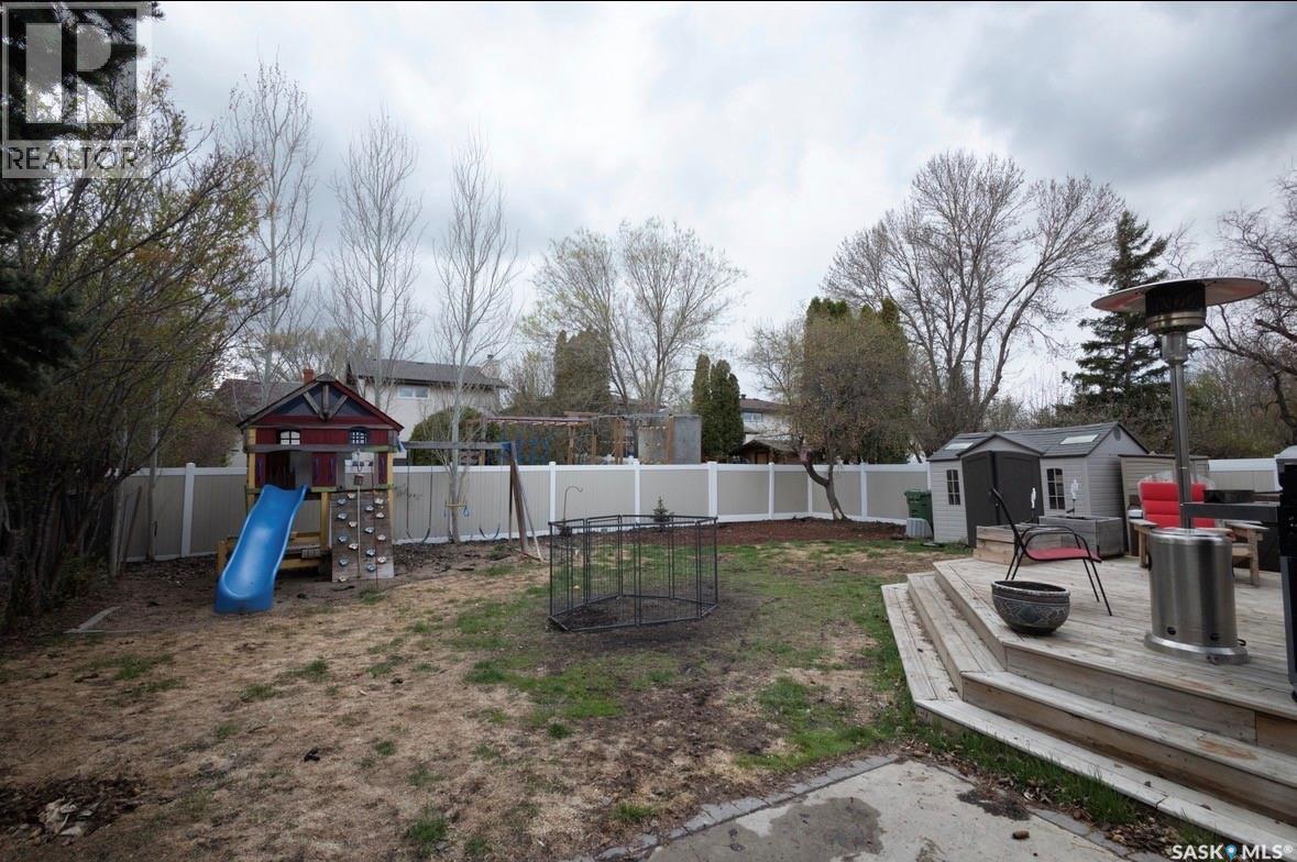 2258 Newis Bay E, Regina, SK - Outdoor With Backyard