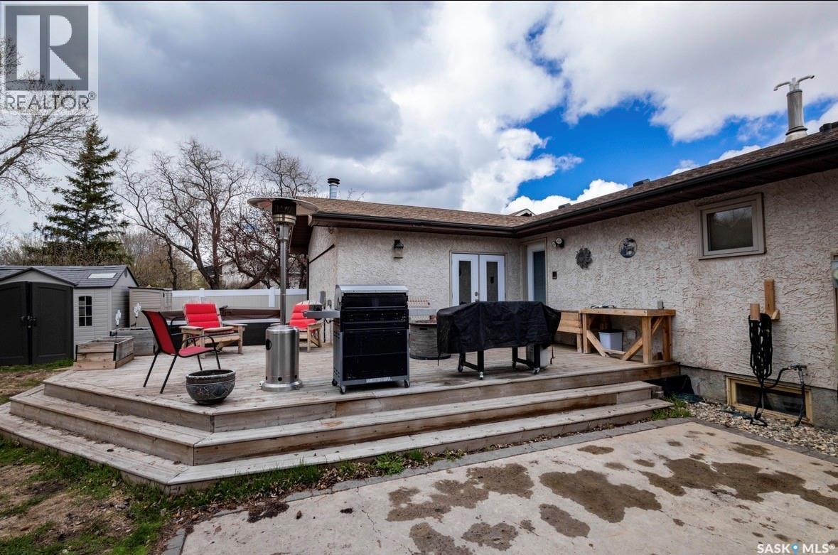 2258 Newis Bay E, Regina, SK - Outdoor With Deck Patio Veranda