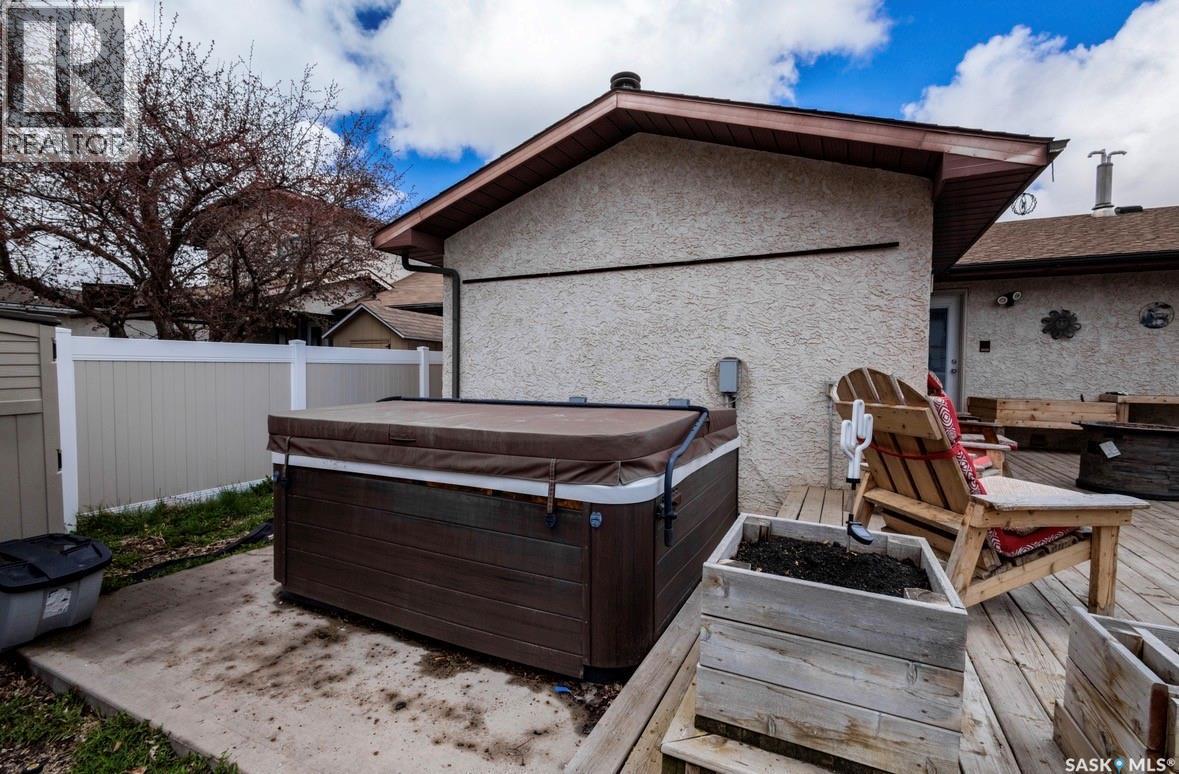 2258 Newis Bay E, Regina, SK - Outdoor With Deck Patio Veranda With Exterior