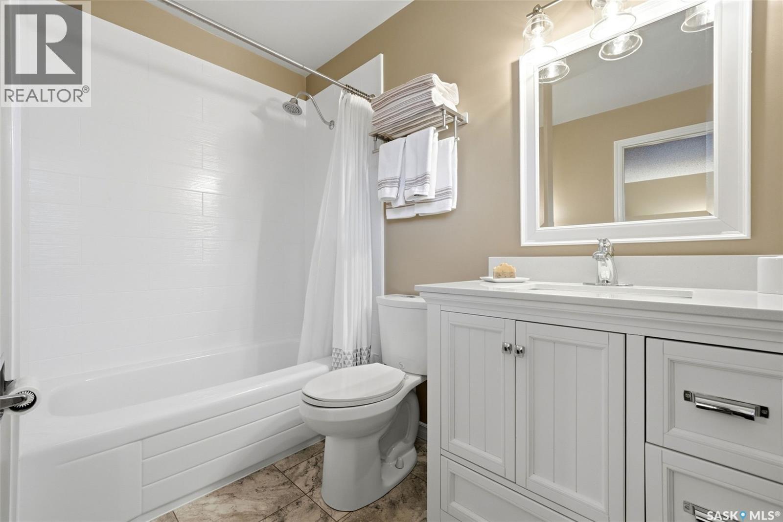 7 Cowie Road, Regina, SK - Indoor Photo Showing Bathroom