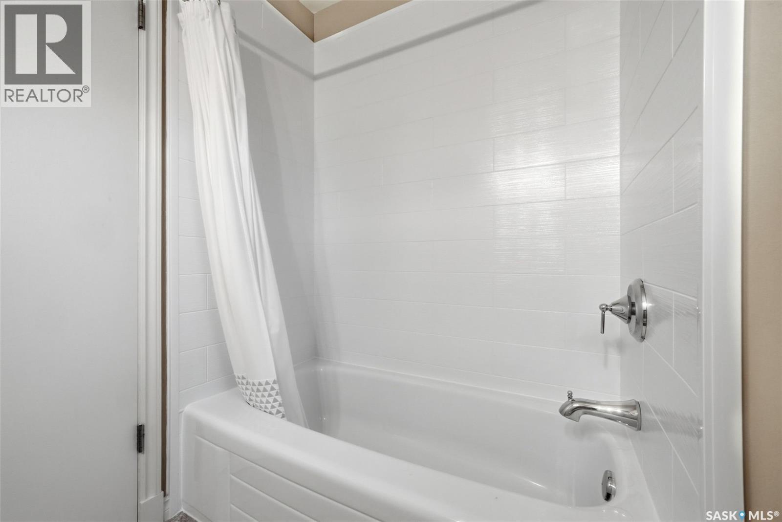 7 Cowie Road, Regina, SK - Indoor Photo Showing Bathroom