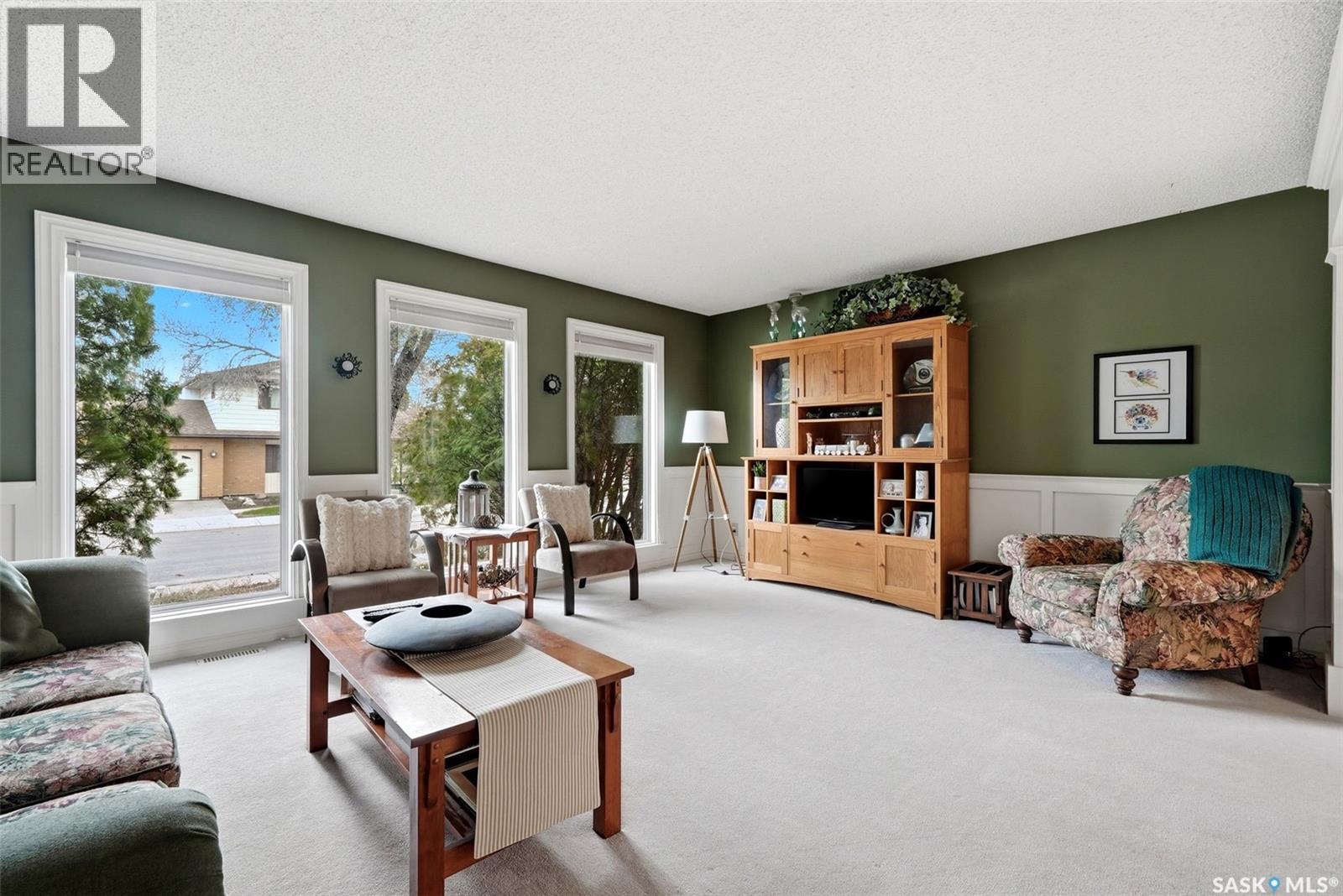 7 Cowie Road, Regina, SK - Indoor Photo Showing Living Room