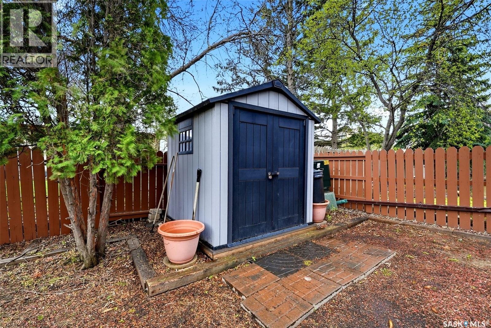 7 Cowie Road, Regina, SK - Outdoor