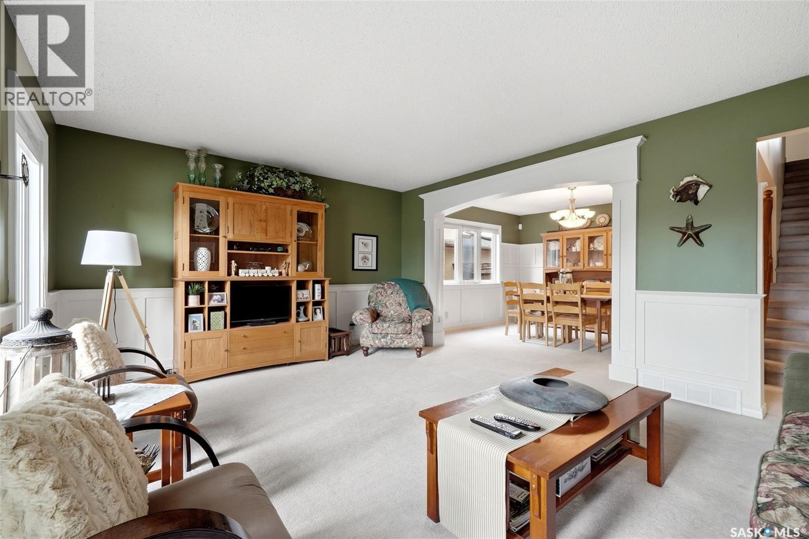 7 Cowie Road, Regina, SK - Indoor Photo Showing Living Room